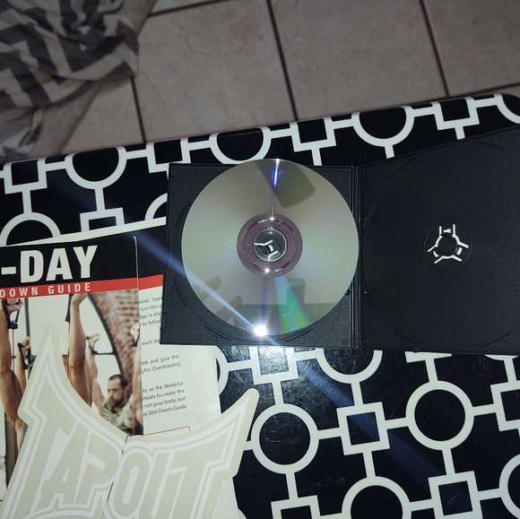 Tap Out XT Extreme Training ( 7 CDs) workout - Picture 3 of 3
